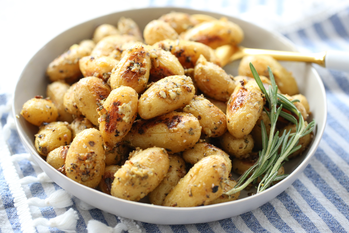 Garlic-Rosemary Roasted Child Potatoes – Our Greatest Bites